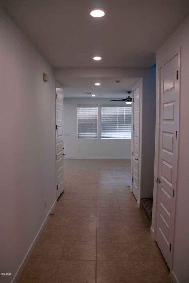 Building Photo - 1106 E Weatherby Way