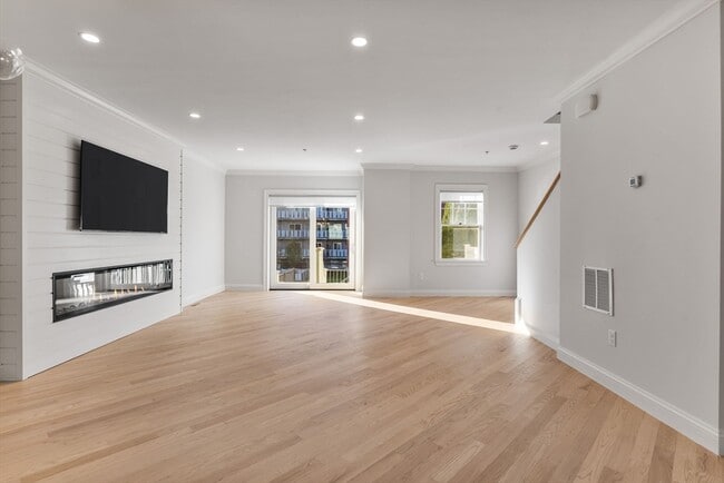 Building Photo - 7 Chatham Way