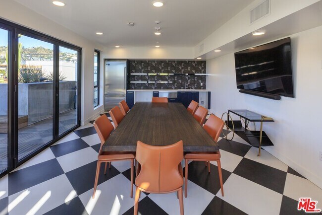 Building Photo - 1250 N Fairfax Ave