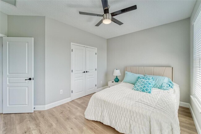 Building Photo - 5225 Brighton Shore Dr