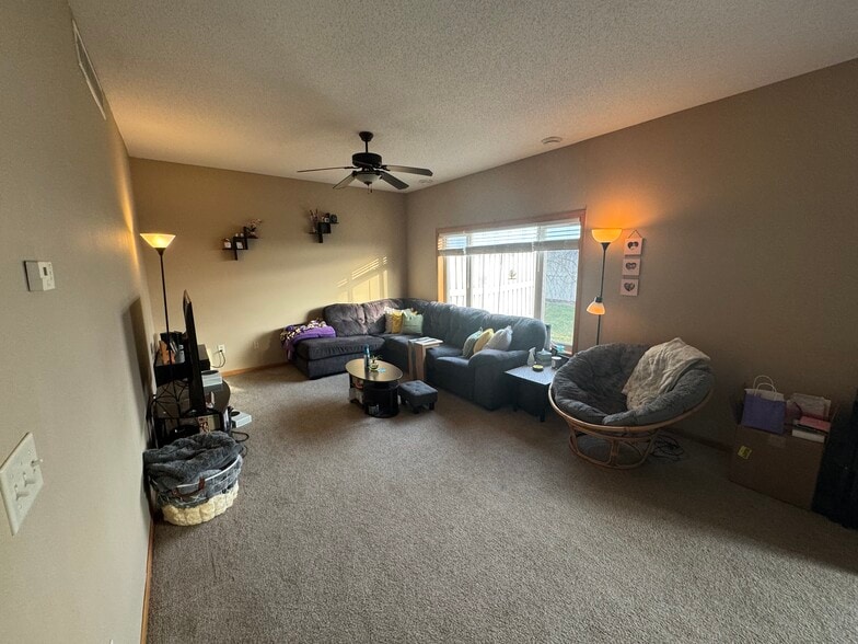 Living room - 2156 Willow Trail