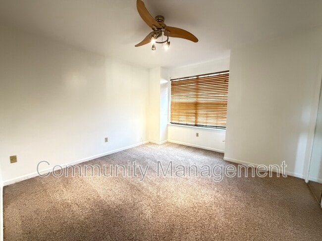 Building Photo - 533 Hadley Dr