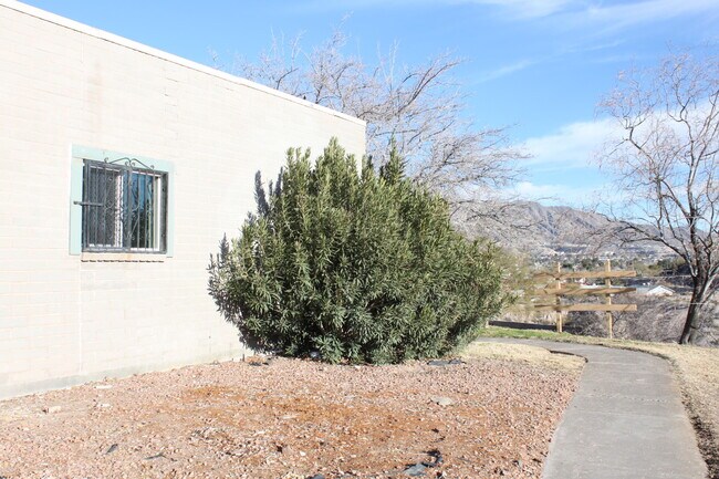Building Photo - 288 Maricopa Dr