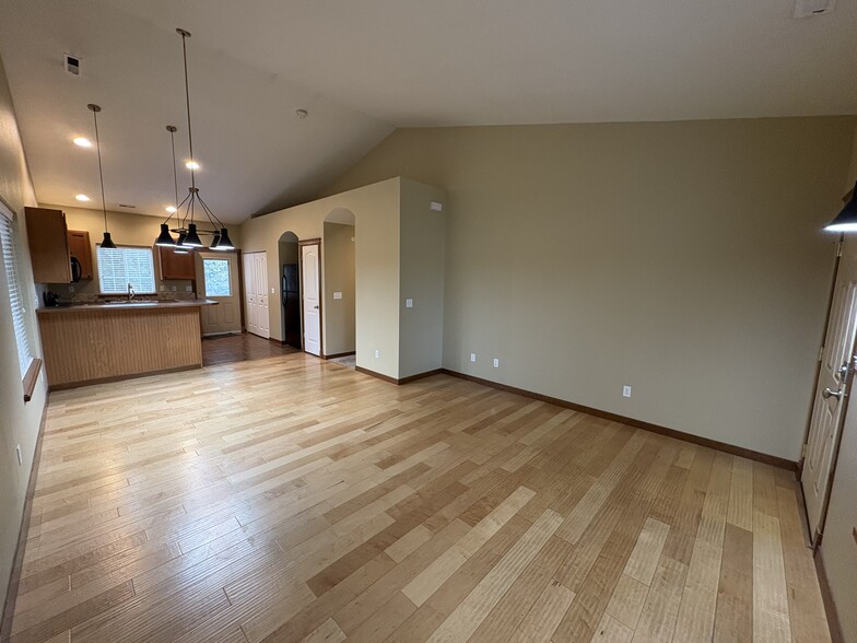 Hardwood floors - 1027 S Evergreen Rd