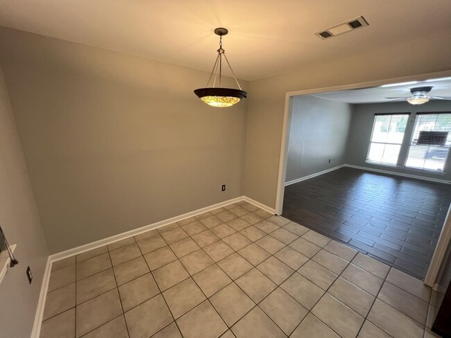 Building Photo - Charming updated 3 bedroom, 2 bath home in...