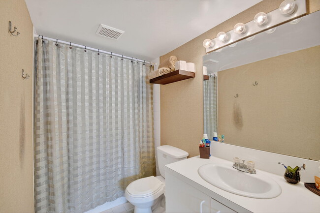 Building Photo - 1733 Village Blvd