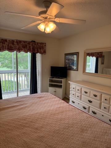 Building Photo - 3350 Club Villas Dr