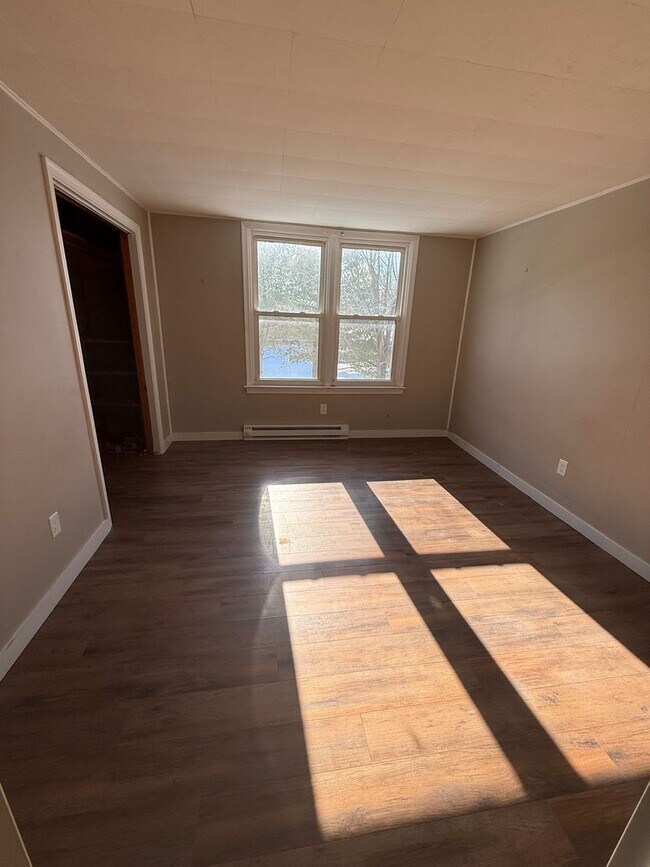 Building Photo - 3185 Spring Rd