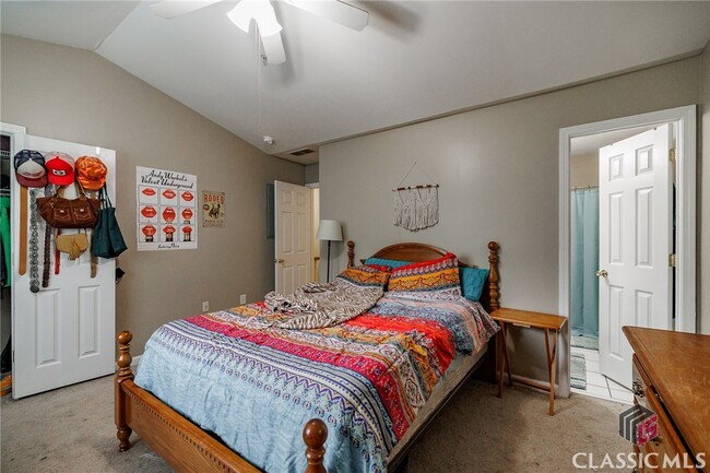 Building Photo - 205 Woodstone Dr