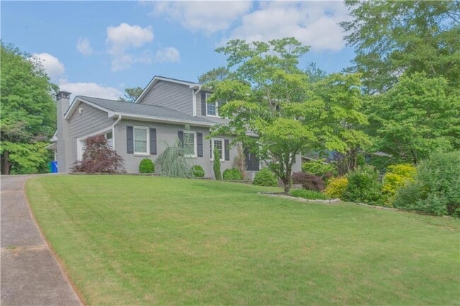 Building Photo - 3935 Briaridge Cir