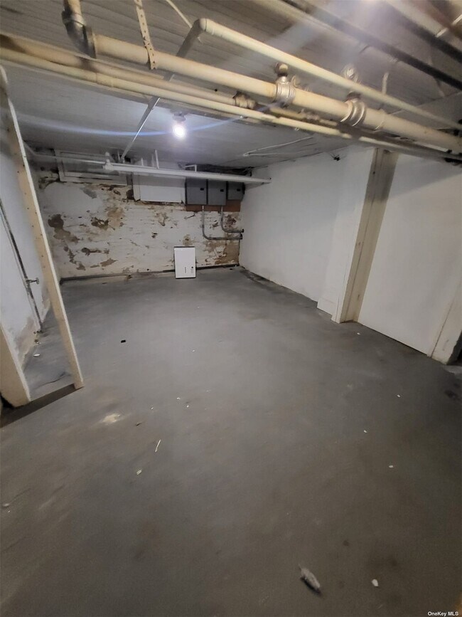 Building Photo - 6 Carlton Ave