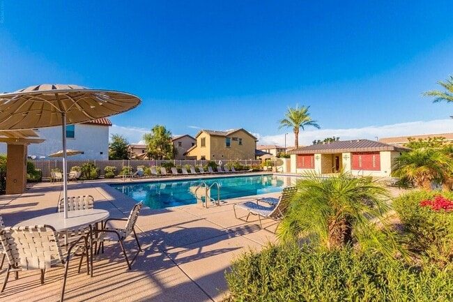 Building Photo - 2220 S Ponderosa Dr