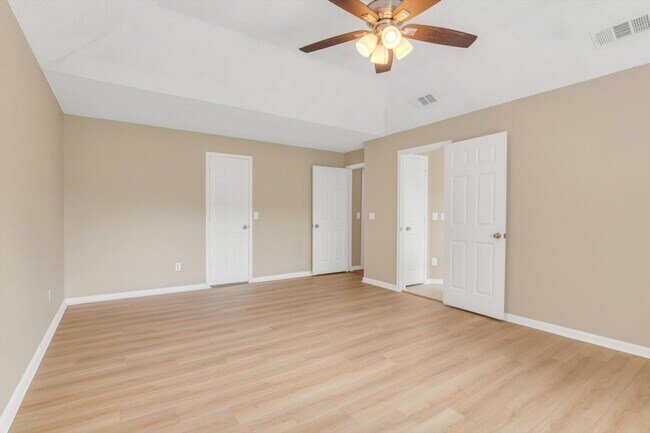 Building Photo - 5635 Sage Manor Dr