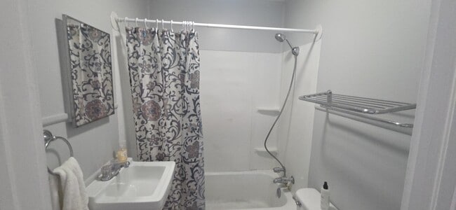 Building Photo - 327 Hayes St