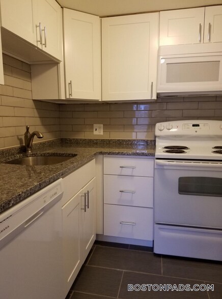 Building Photo - 524 Putnam Ave