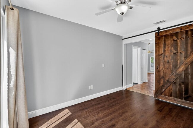 Building Photo - 5431 Courtney Cir
