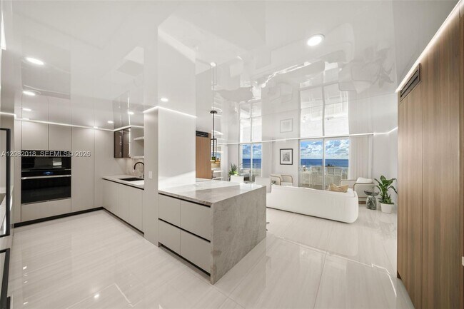 Building Photo - 5555 Collins Ave