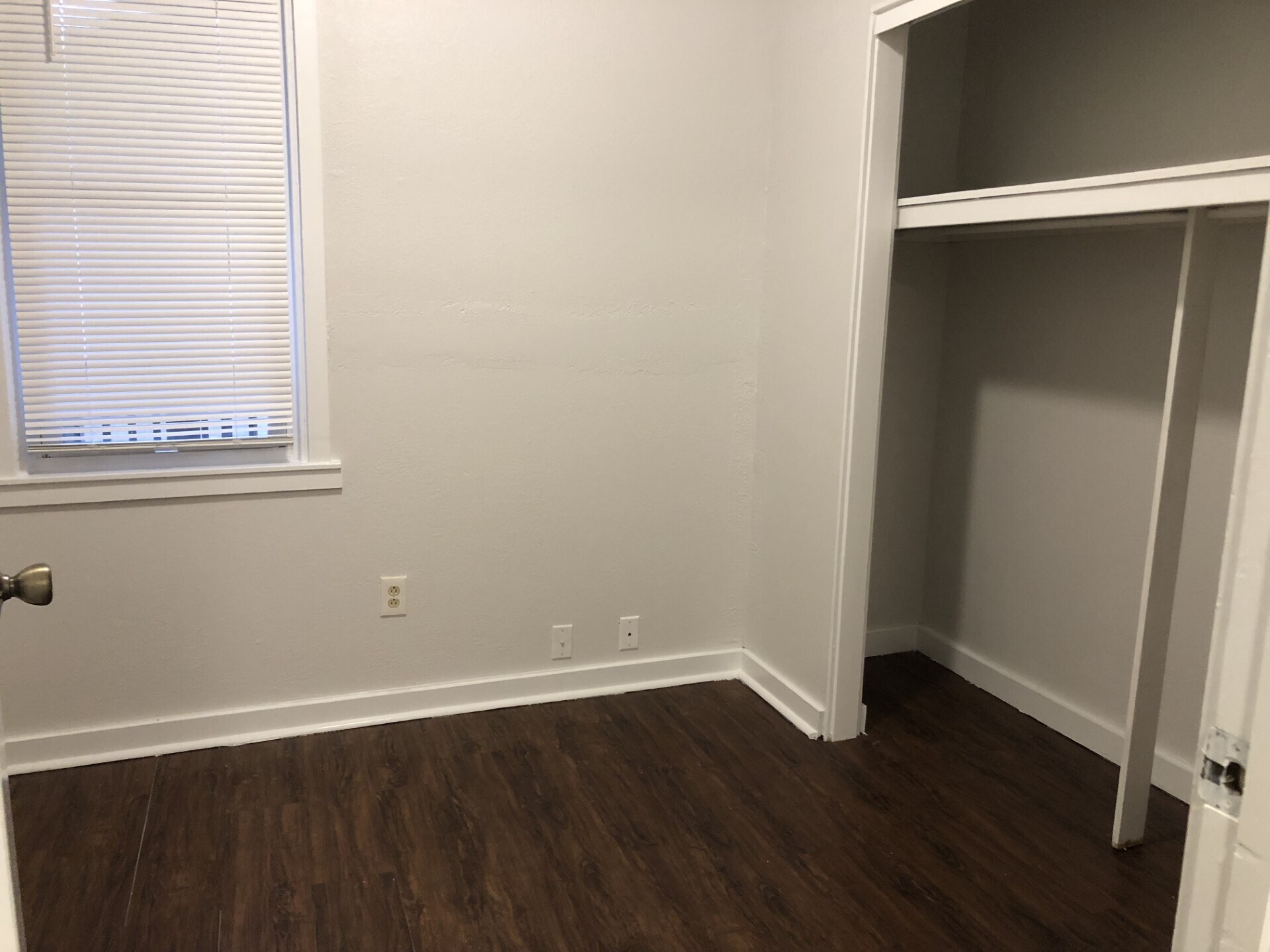 Building Photo - 516 Center Ave