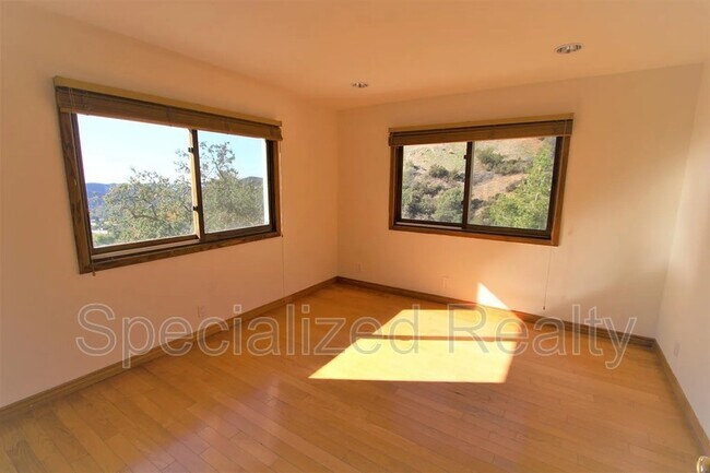 Building Photo - 3694 Berwick Dr