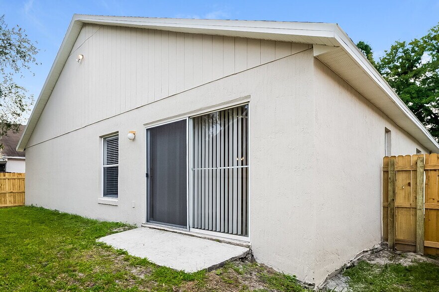 Building Photo - 303 Riunite Cir