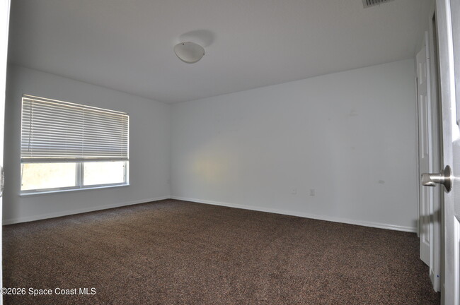 Building Photo - 1701 Sawgrass Dr SW