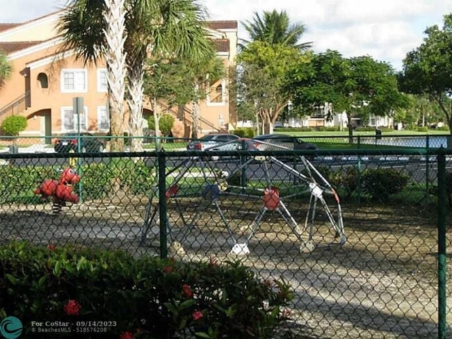 Building Photo - 8010 N Nob Hill Rd