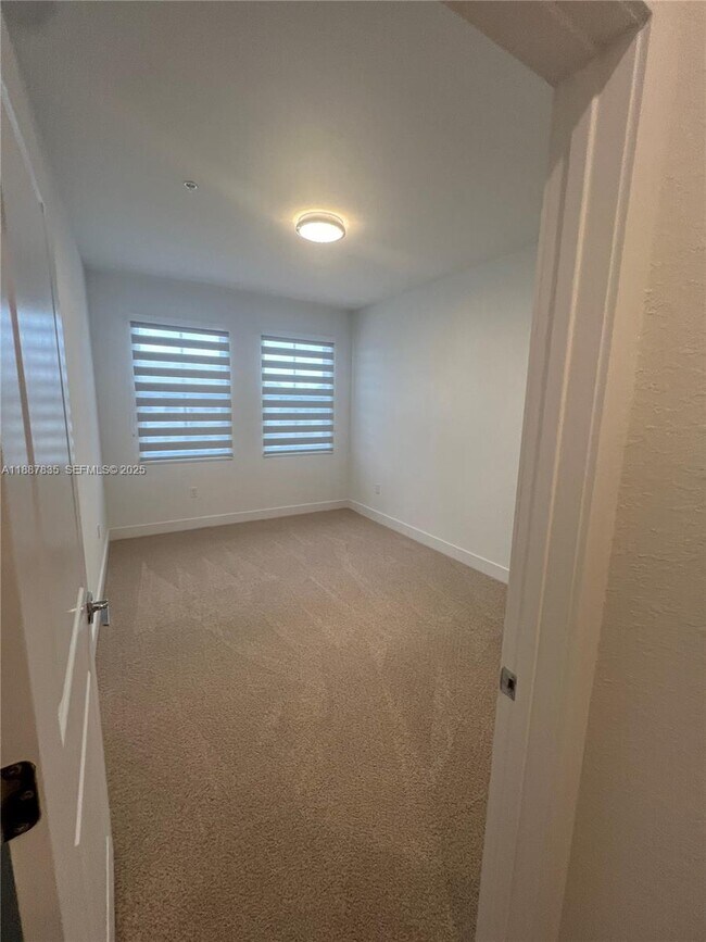 Building Photo - 141 SW 171st Ave