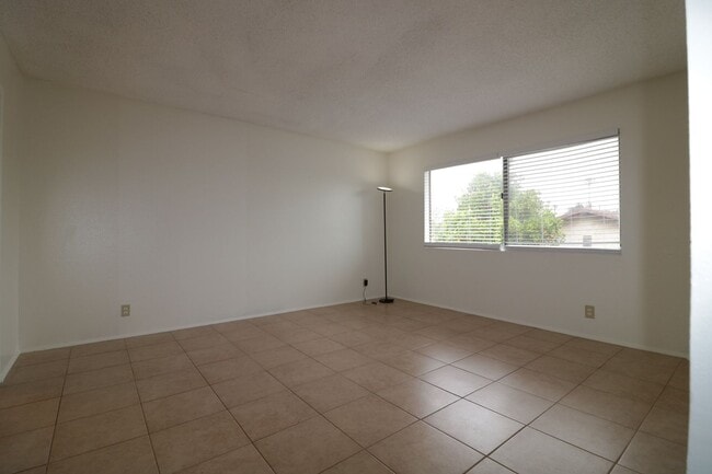 Building Photo - Two story 4/Bed, 2.5/bath  Home for Lease ...