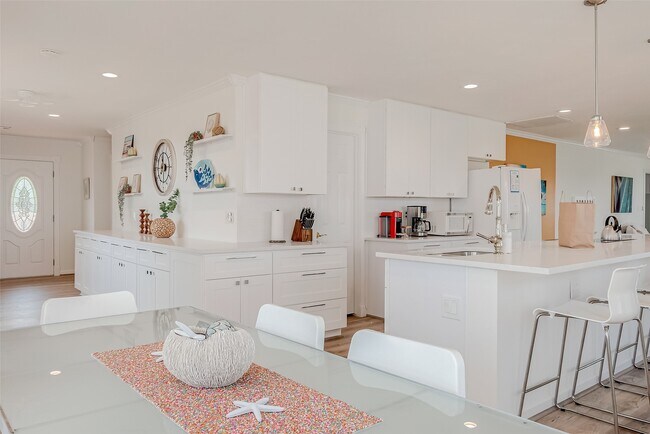 Building Photo - 510 Surf Oaks Dr