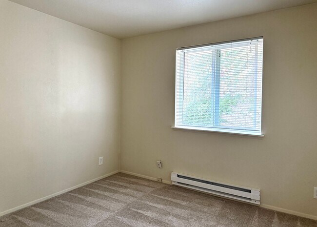 Building Photo - Silverdale - Chico Way neighborhood 3 bedroom duplex now available