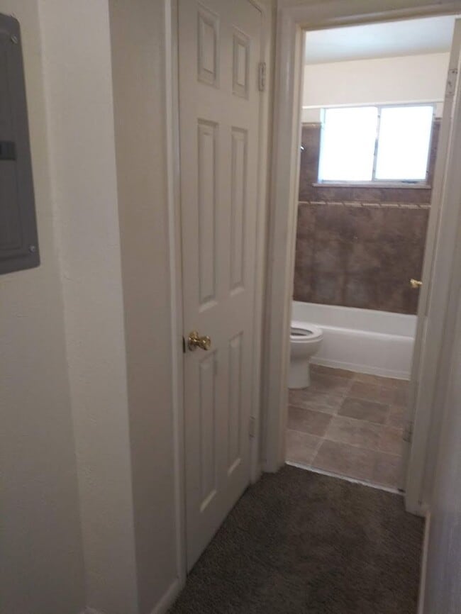 Building Photo - Price just lowered!!