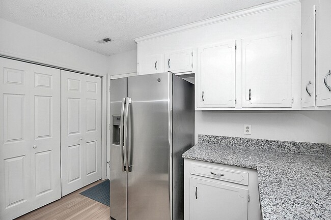 Building Photo - Exquisite South Charlotte Ranch, Move-In R...