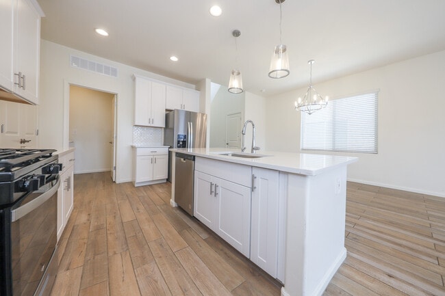 Building Photo - 7867 S Walnutview Dr