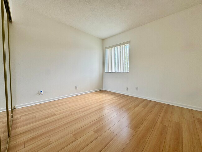 Building Photo - 6330 Red Pine Ln