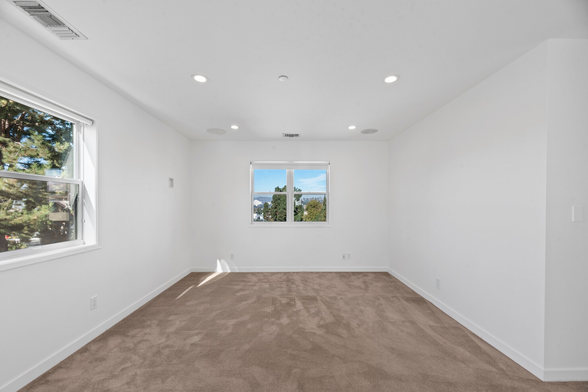 Building Photo - 1662 Lucile Ave