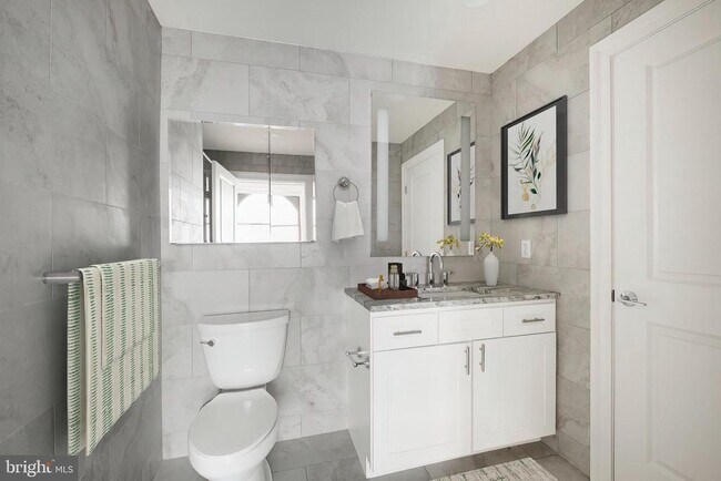 Building Photo - 1420 Chestnut St