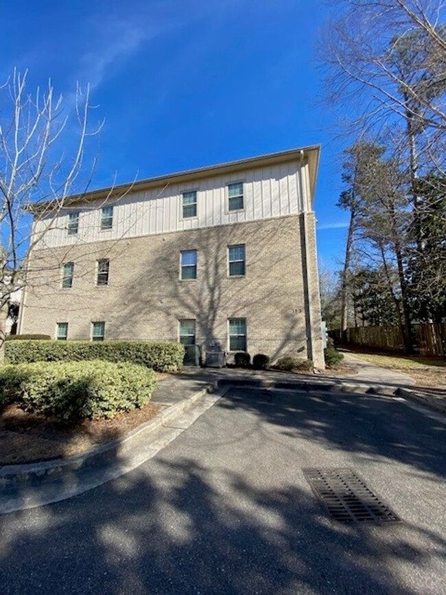 Building Photo - Welcome to this stunning 1st floor condo l...