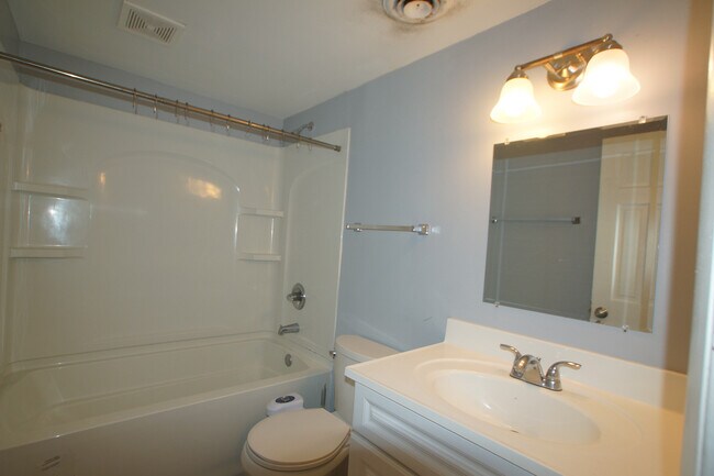 Building Photo - 205 Sunrise Ln