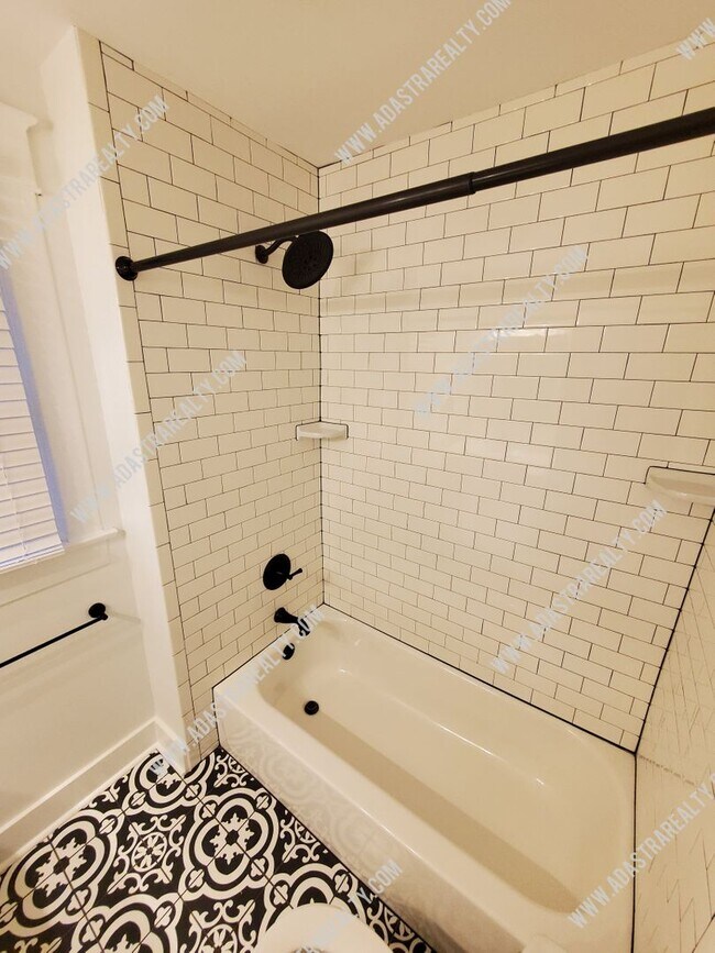 Building Photo - 4521 Fairmount Ave