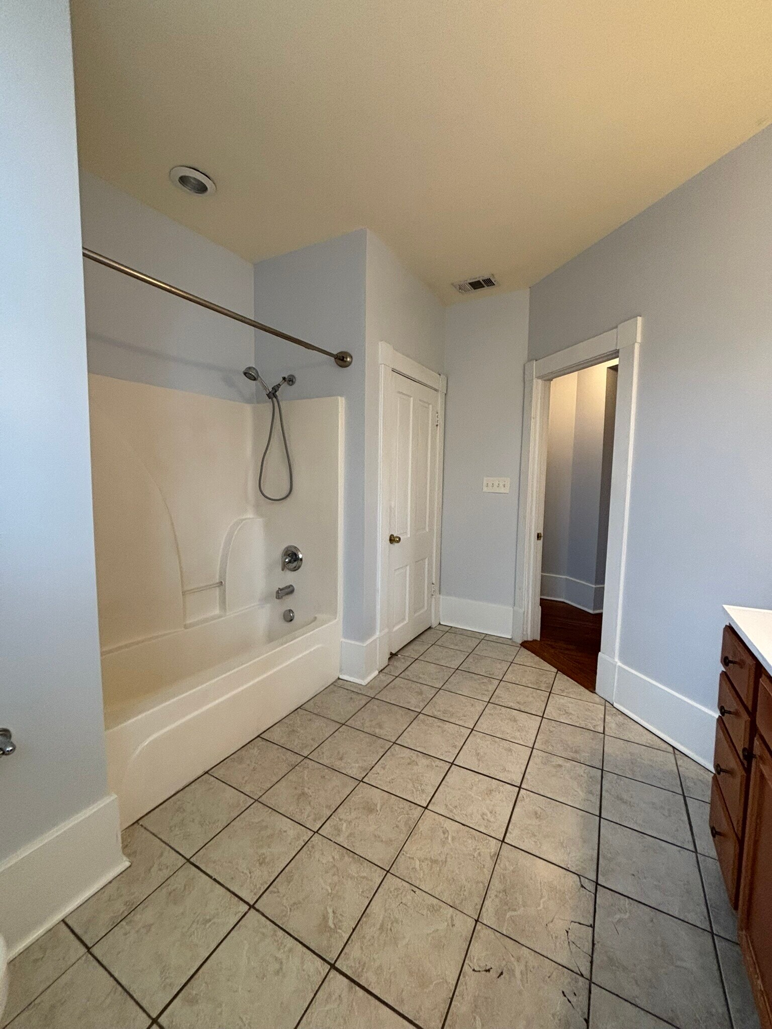 Bathroom - 1902 Barnard St