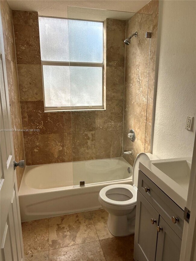 Building Photo - 953 SW 10th St