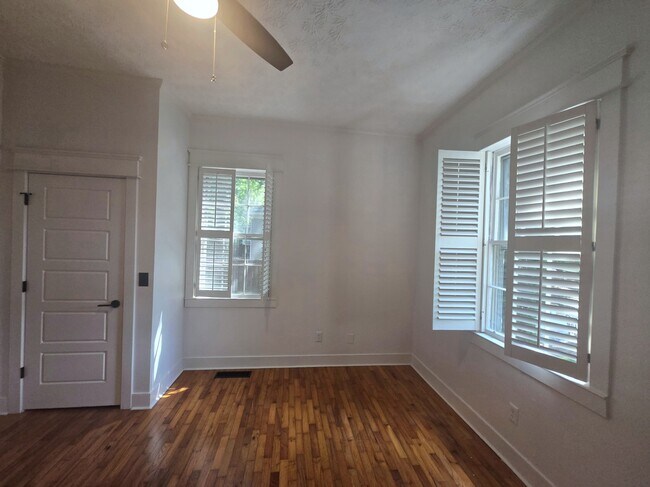 Building Photo - 1579 Vesta Ave
