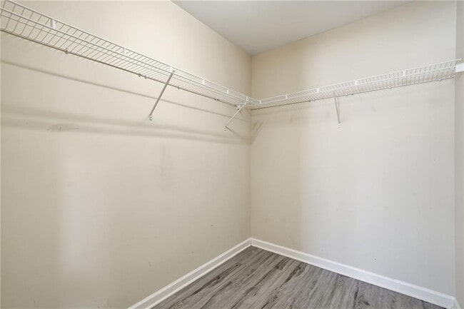 Building Photo - 331 Oakview Way