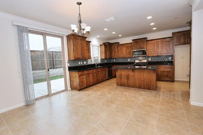 Building Photo - 9200 Rioja St