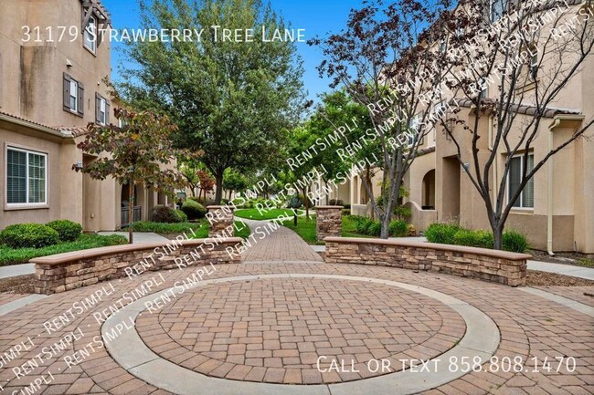 Building Photo - Stunning 3 BR 2.5 BA Townhome for Lease