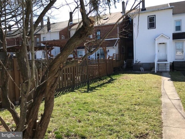 Building Photo - 425 Juniper St