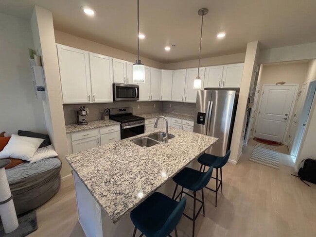 Building Photo - 112 Ambrose St