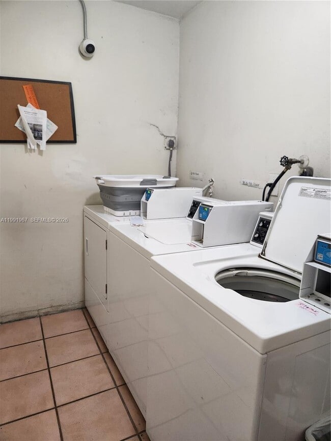 Building Photo - 3551 SW 9th Terrace