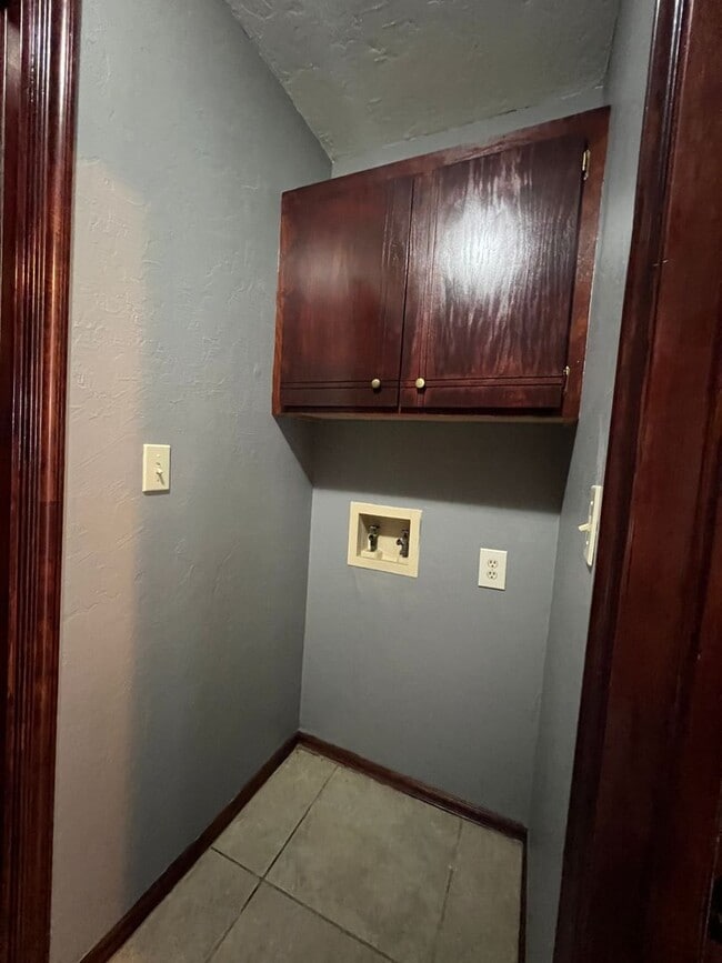 Building Photo - 4016 SW Mesquite Dr
