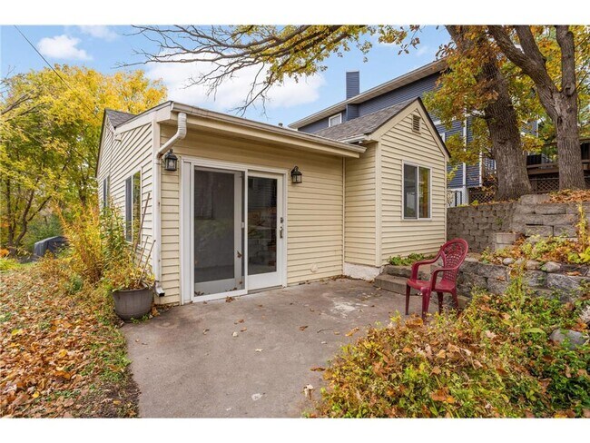 Building Photo - 2340 Ives Ln N